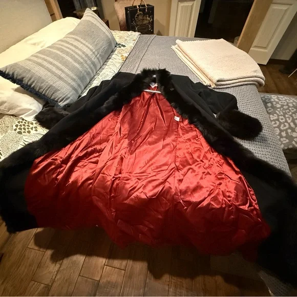 Marvin Richards Black and Red Fox Fur-Trimmed Coat - Picture 6 of 9